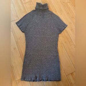 Philosophy L Sparkly Gray Ribbed Turtleneck with Short Sleeves